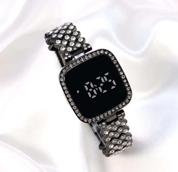 Women's Battery Operated, Water Resistant Watch - Image 9