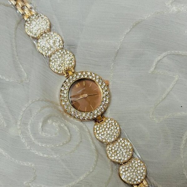 Stylish Women's Quartz Chain Strap Watch - Image 2