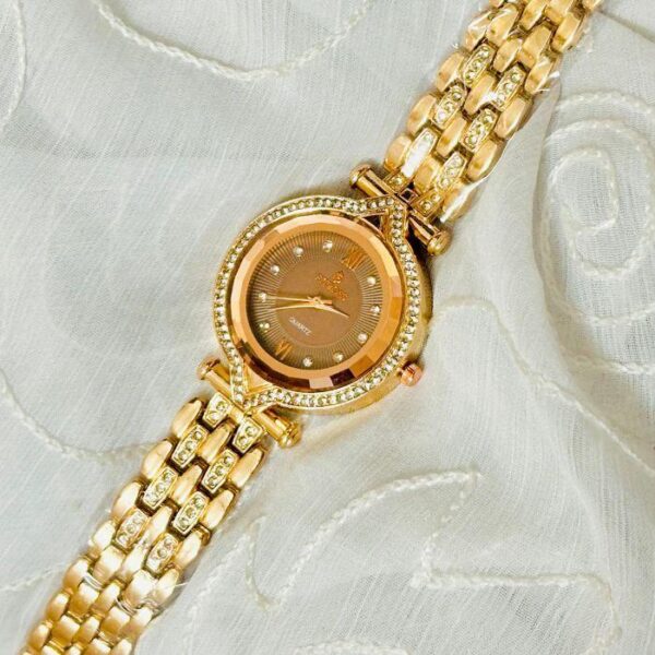 Stylish Women's Quartz Watch with Chain Strap - Image 2